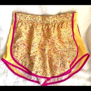 NIKE NEW NWT S WOMENS DRI-FIT RUNNING SHORTS YELLOW PINK LINED SMALL TIES INSIDE